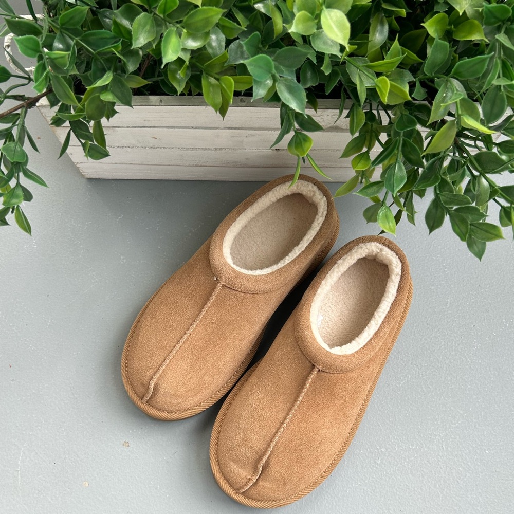 UGG-Like Slippers – Size 5 – NWOT, never worn purchased new